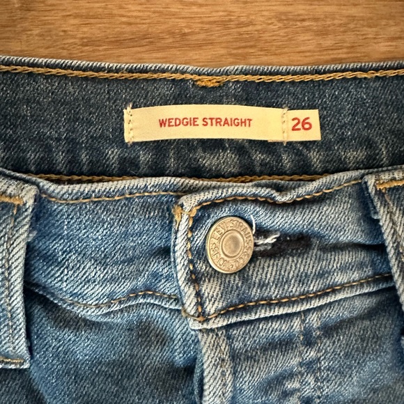 Levi’s Women’s Wedgie Straight Jean in Medium Indigo - Picture 6 of 10